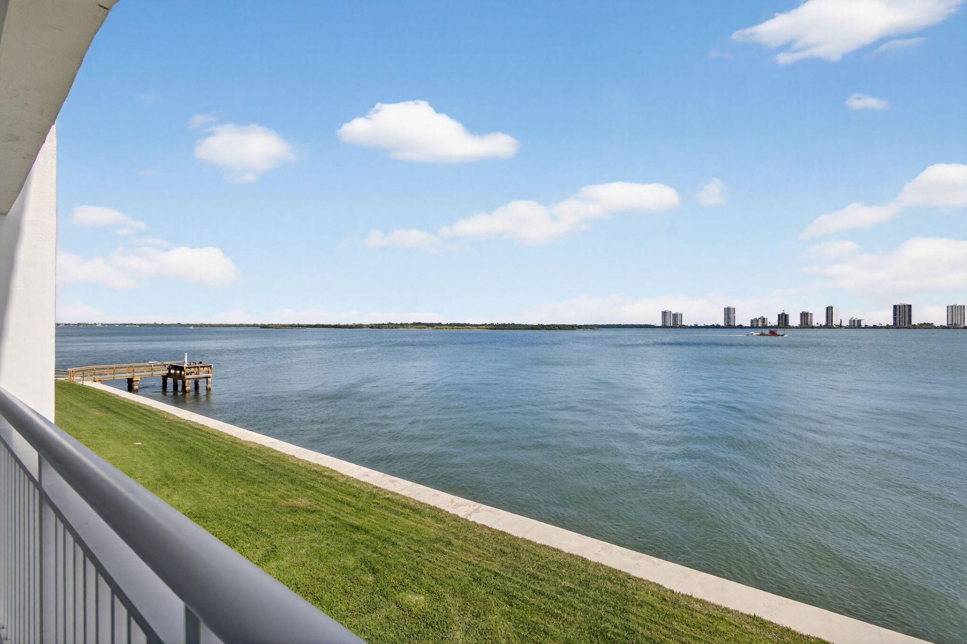 100 Shore Court, Unit 208, North Palm Beach, FL 33408 Photo