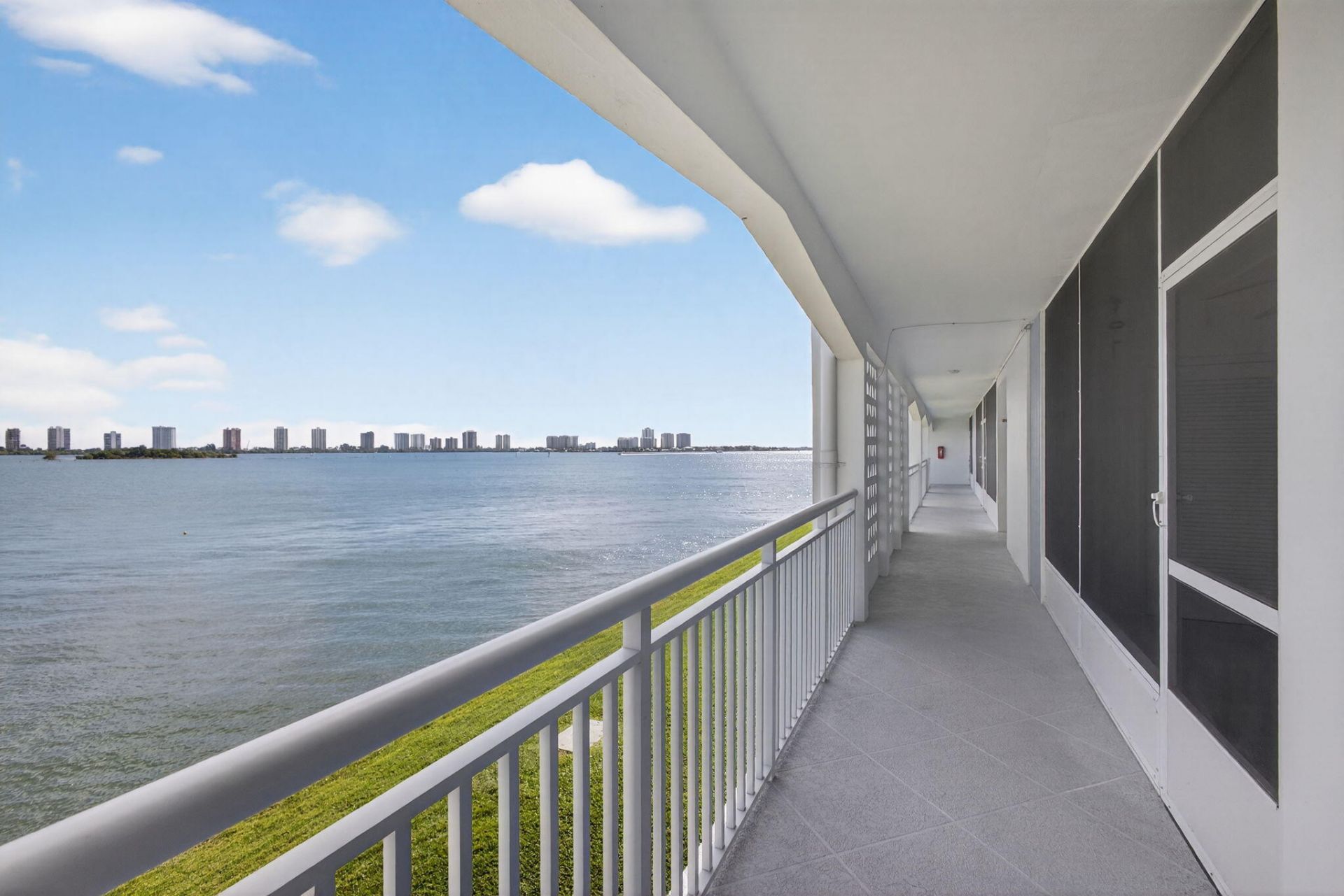 100 Shore Court, Unit 208, North Palm Beach, FL 33408 Photo