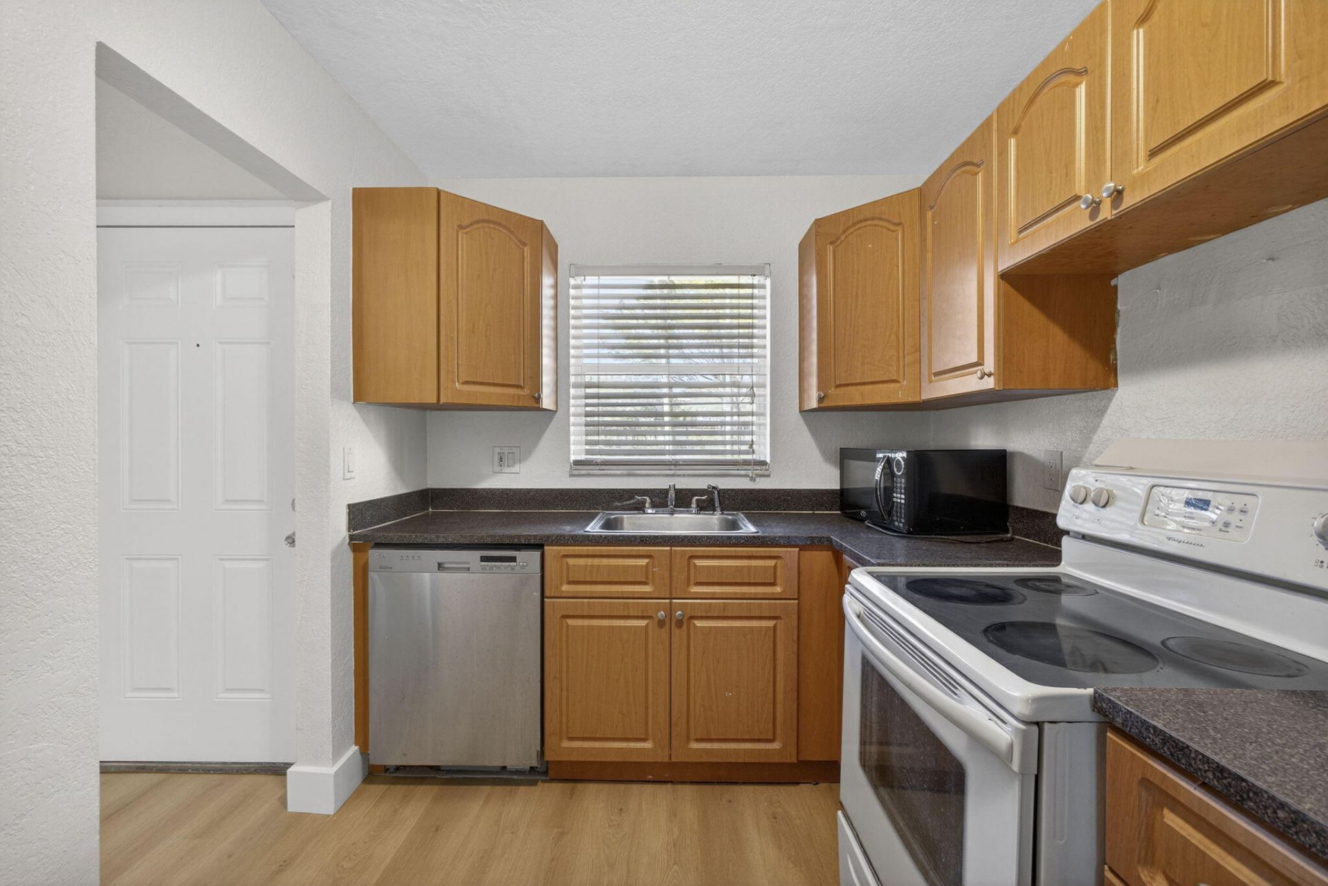 120 Sparrow Drive, Unit 113, Royal Palm Beach, FL 33411 Photo