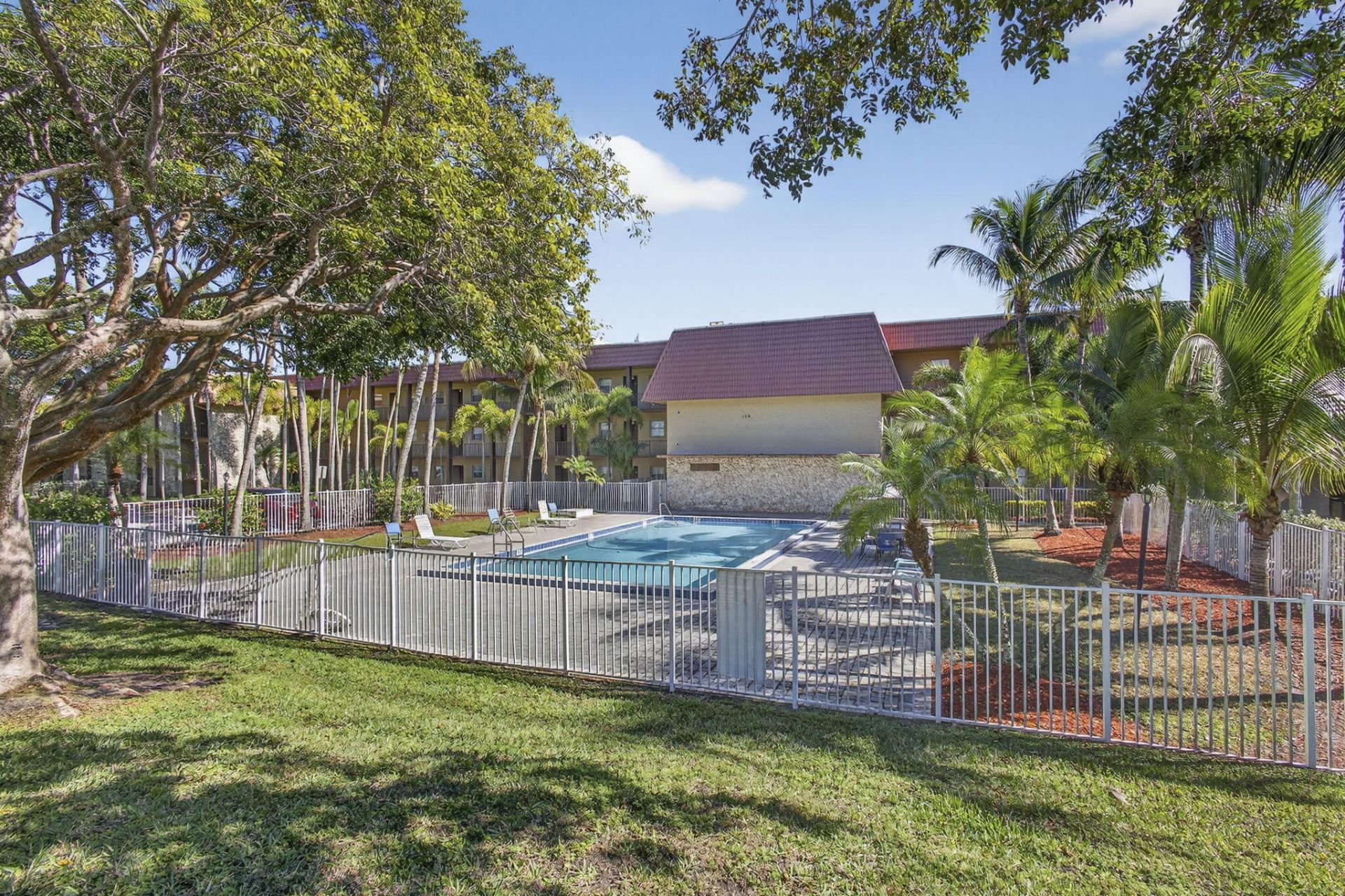 120 Sparrow Drive, Unit 113, Royal Palm Beach, FL 33411 Photo