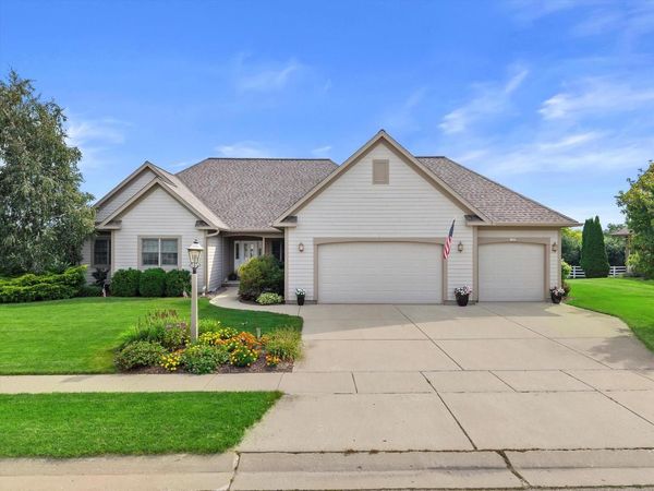 1289 Ridgeside ROAD, Oconomowoc, WI 53066