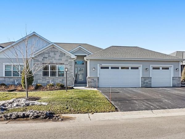 7916 E Stone Ridge DRIVE, Lannon, WI 53046