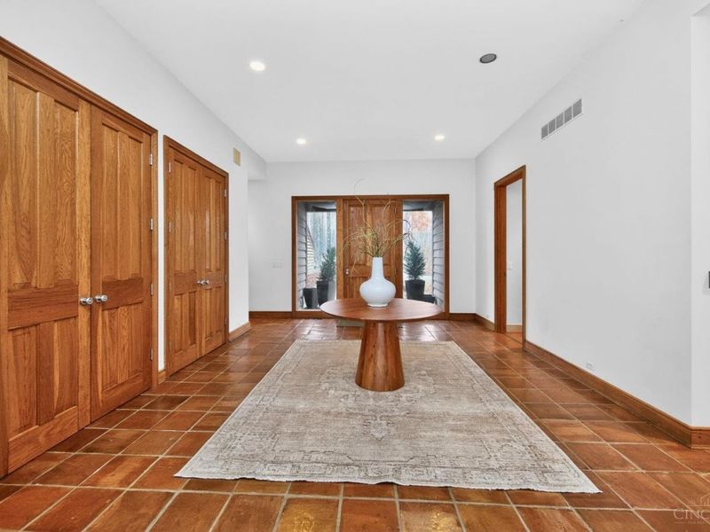 8905 Hopewell Road, Indian Hill, OH 45242 Photo 4