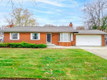 8258 Concord Road, Grosse Ile Twp, MI 48138