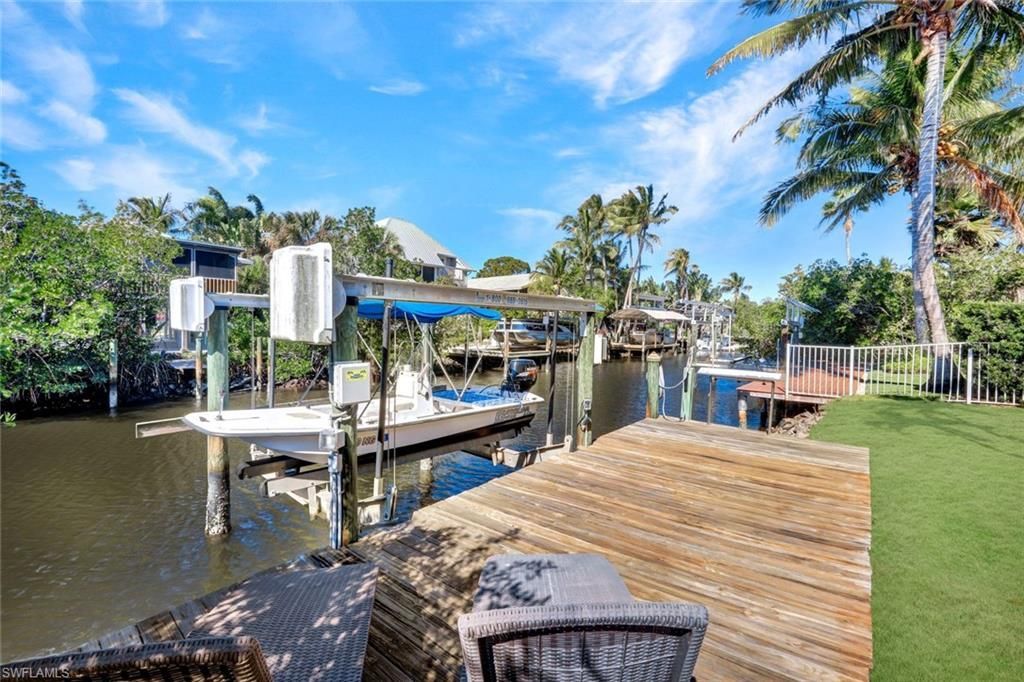 1285 Grand Canal Dr, Naples, FL 34110 Photo
