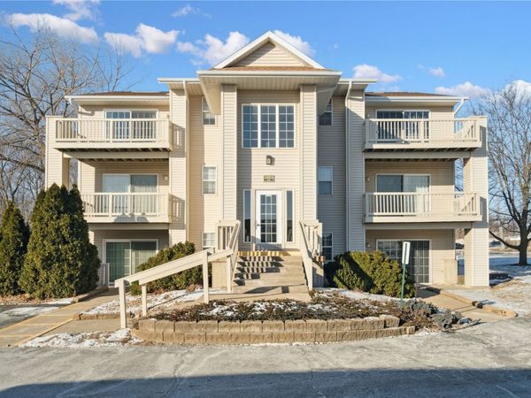 3503 E Ave NW #A, Cedar Rapids, IA 52405
