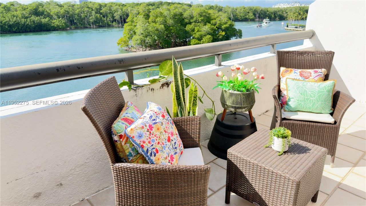 456 Poinciana Island Dr, Unit 1620, Sunny Isles Beach, FL 33160 Photo