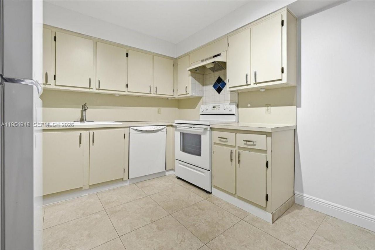 491 E Racquet Club Rd, Unit 107, Weston, FL 33326 Photo