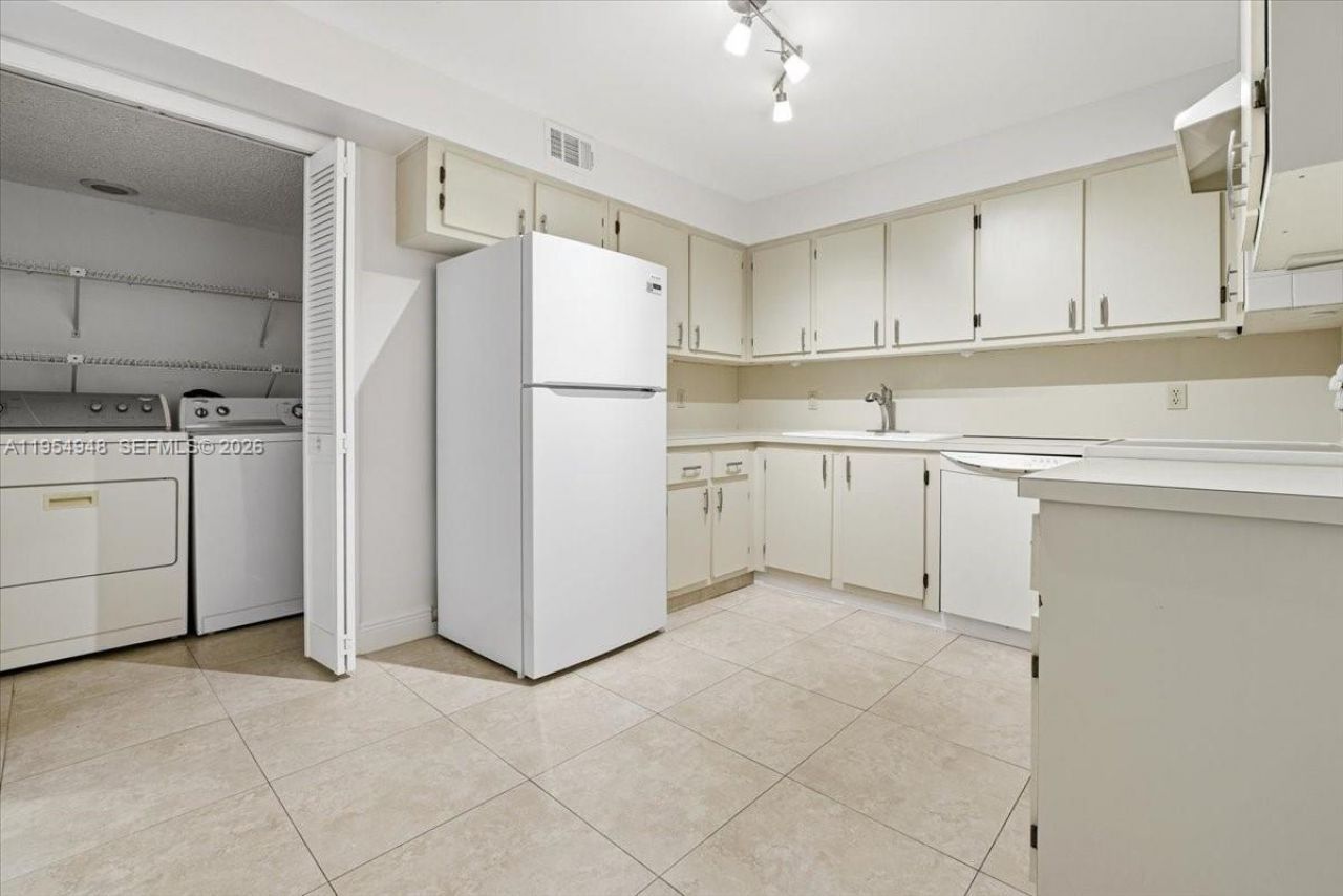 491 E Racquet Club Rd, Unit 107, Weston, FL 33326 Photo