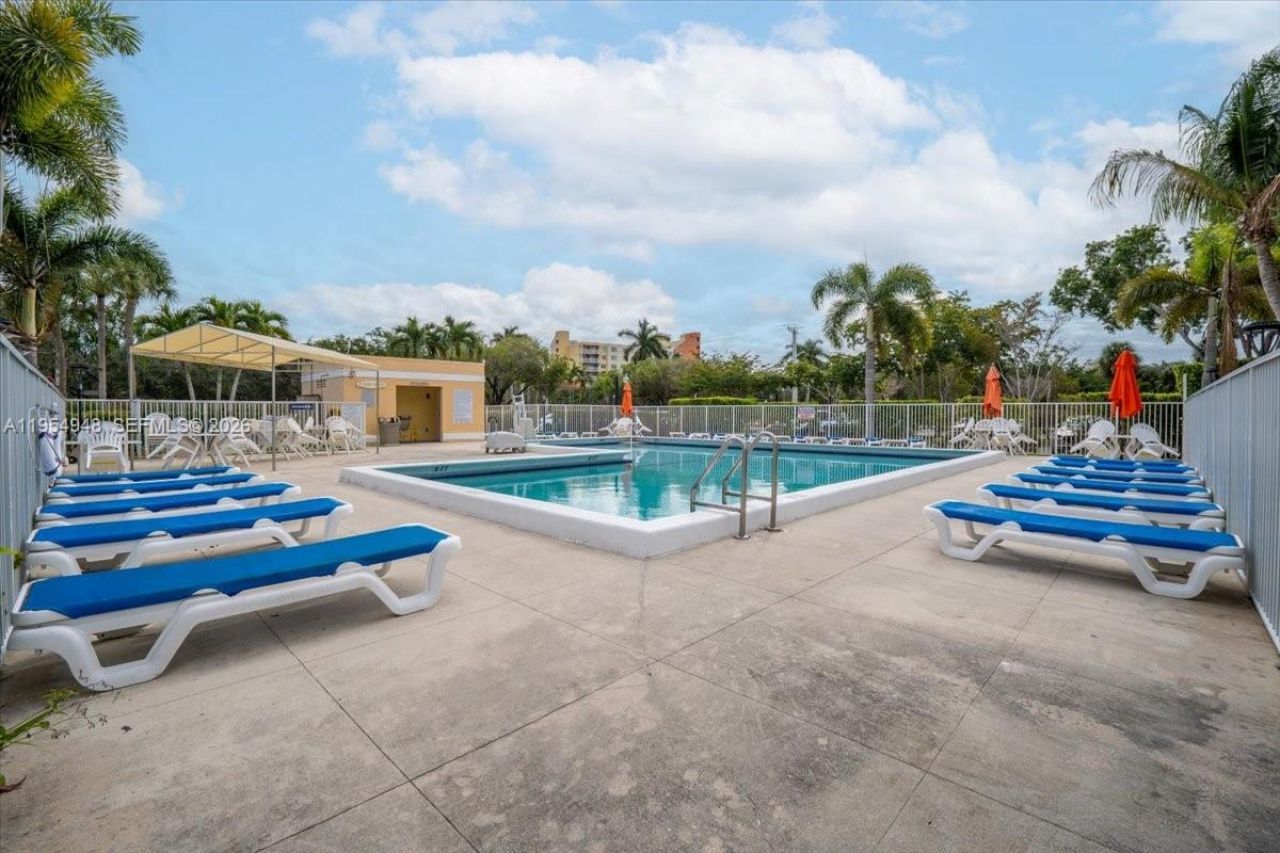 491 E Racquet Club Rd, Unit 107, Weston, FL 33326 Photo