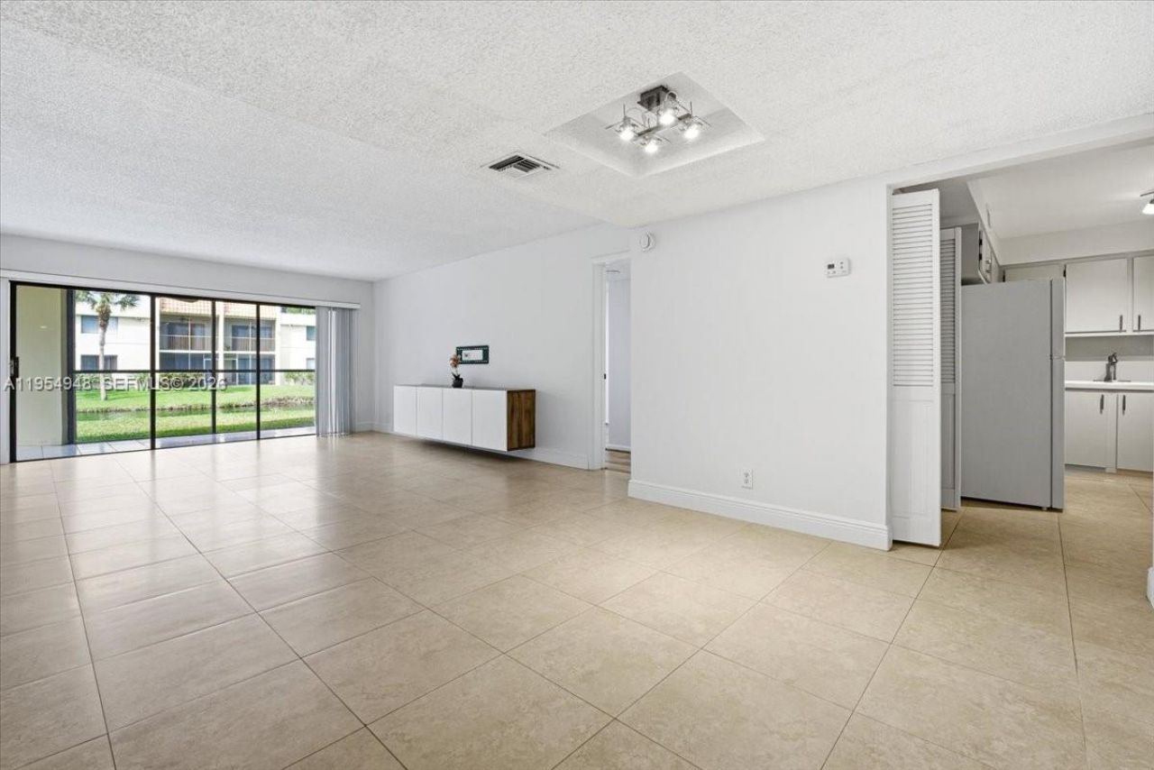 491 E Racquet Club Rd, Unit 107, Weston, FL 33326 Photo