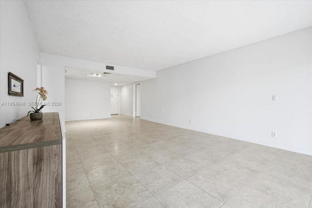 491 E Racquet Club Rd, Unit 107, Weston, FL 33326 Photo