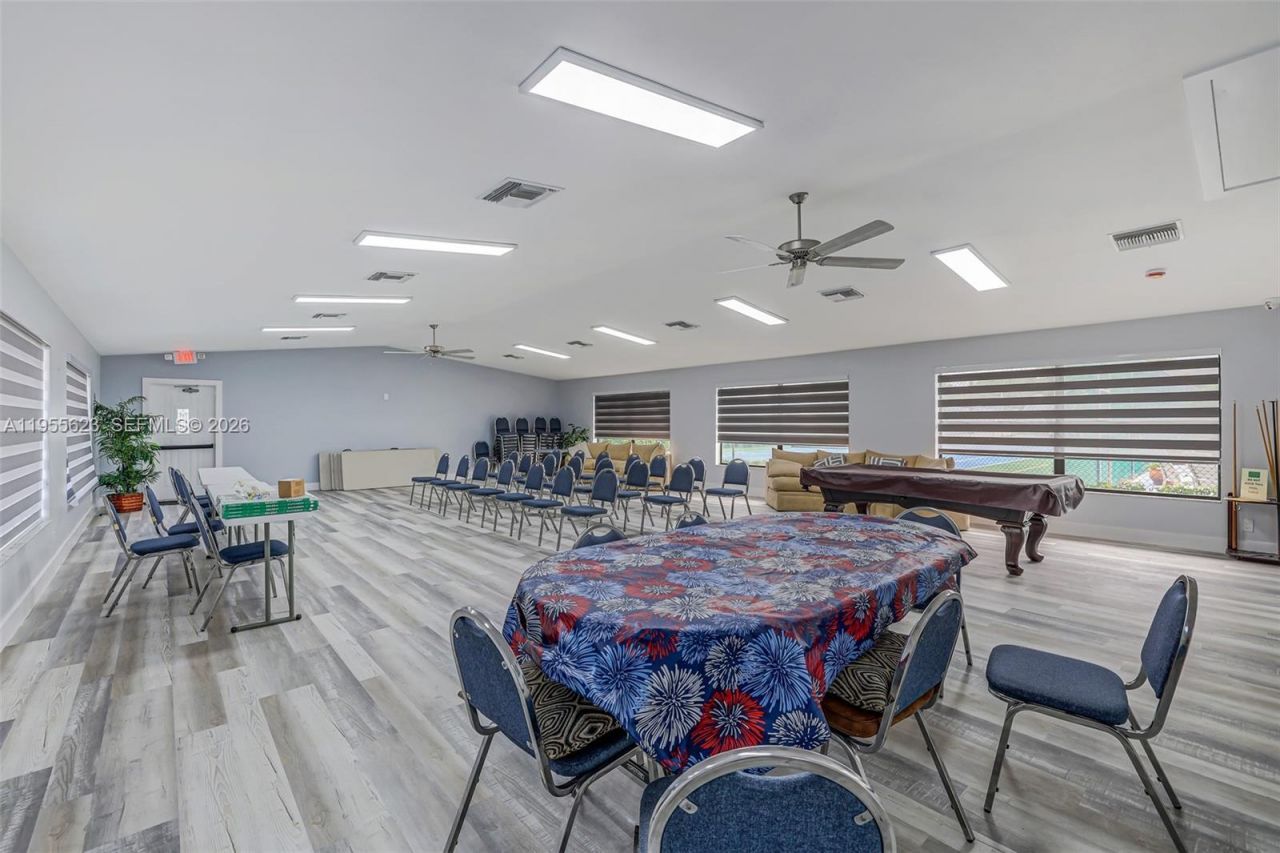 2641 Gately Dr W, Unit 902, Lake Worth, FL 33415 Photo