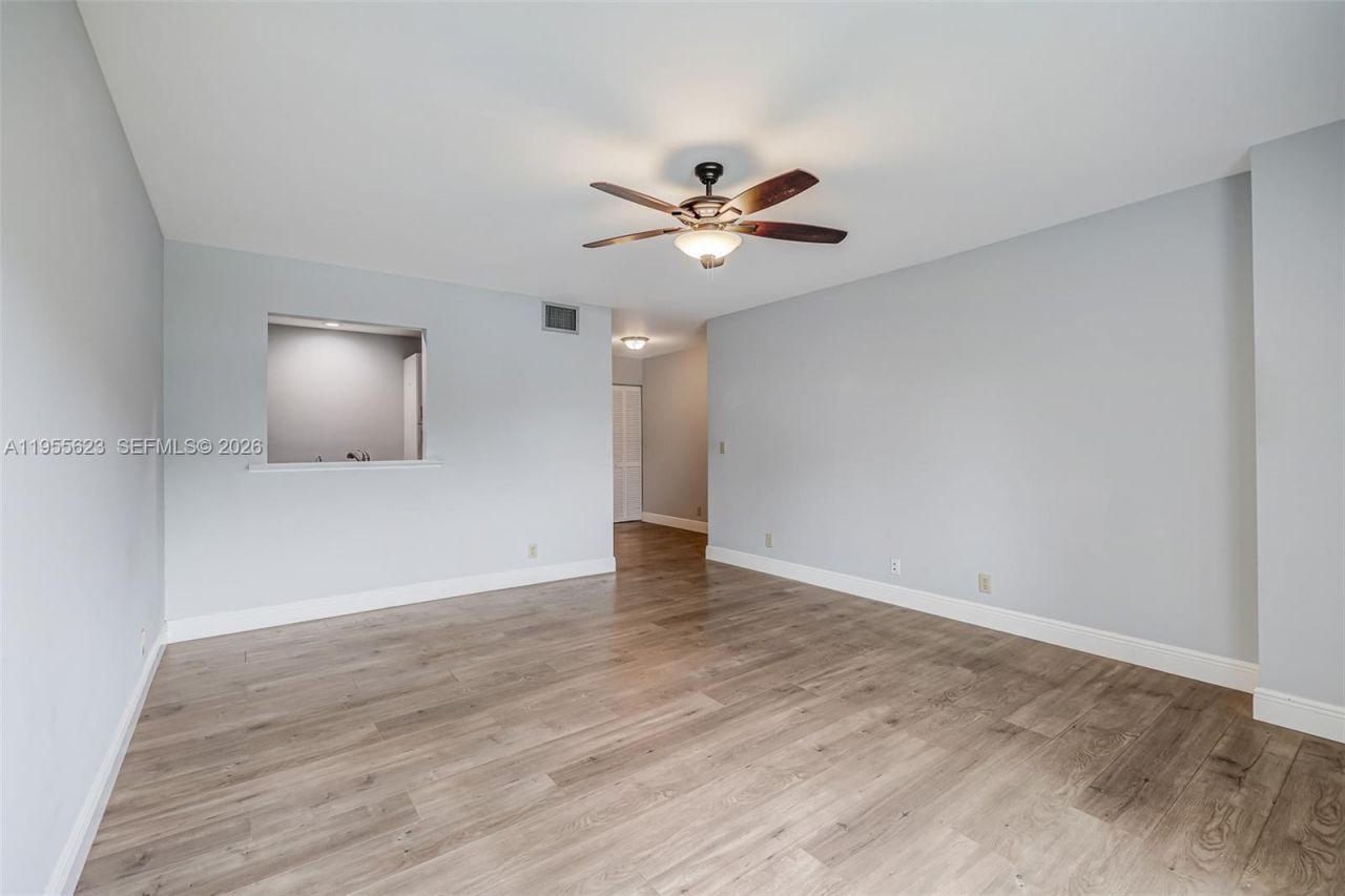 2641 Gately Dr W, Unit 902, Lake Worth, FL 33415 Photo