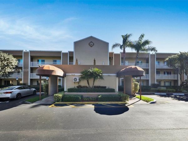 7448 N Devon Dr, Unit 305, Tamarac, FL 33321