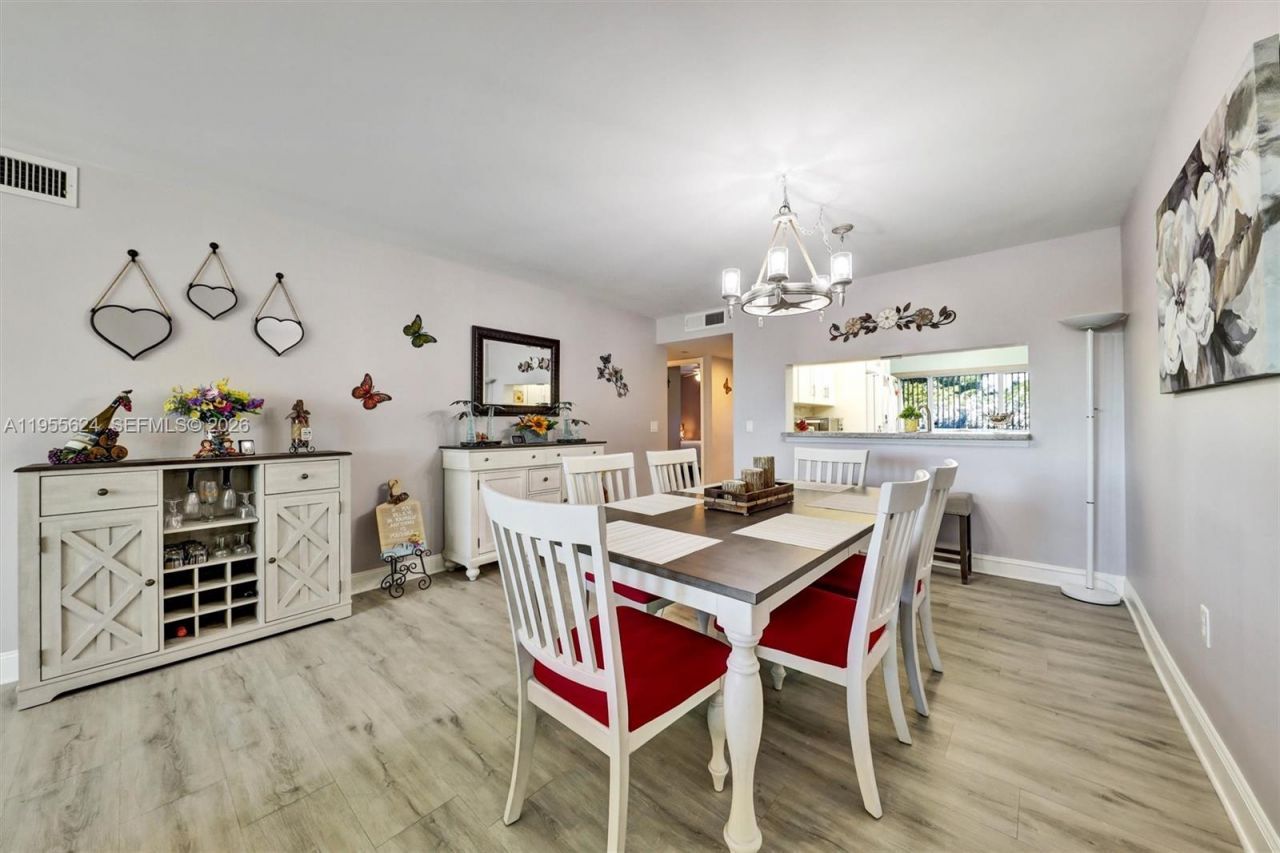 7448 N Devon Dr, Unit 305, Tamarac, FL 33321 Photo