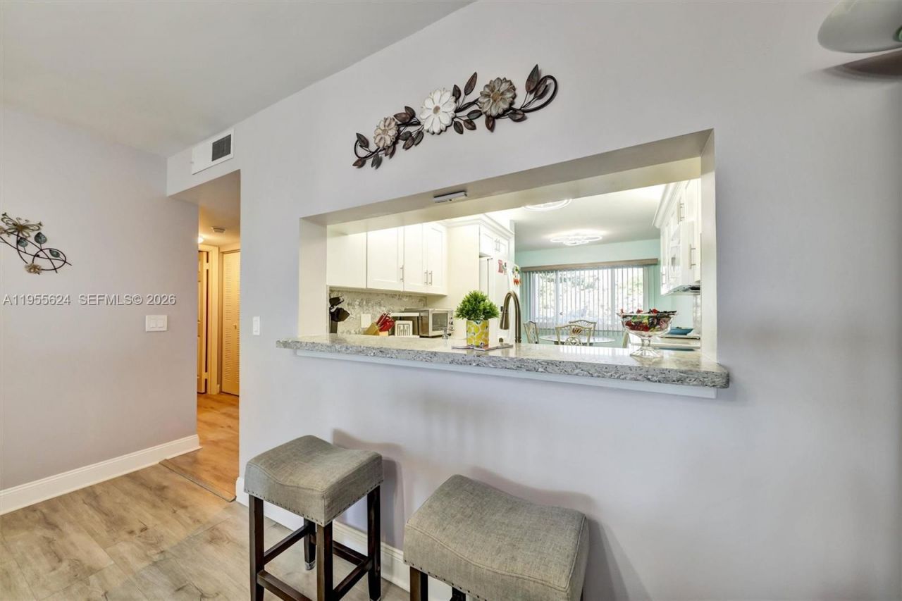 7448 N Devon Dr, Unit 305, Tamarac, FL 33321 Photo