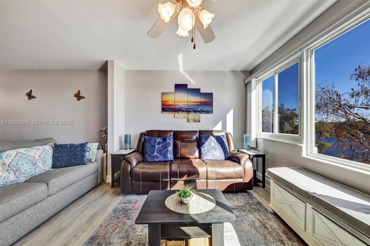 7448 N Devon Dr, Unit 305, Tamarac, FL 33321 Photo