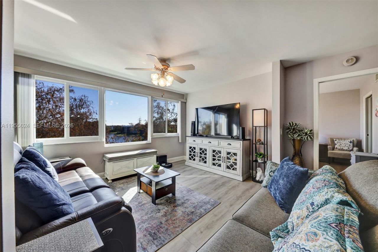 7448 N Devon Dr, Unit 305, Tamarac, FL 33321 Photo