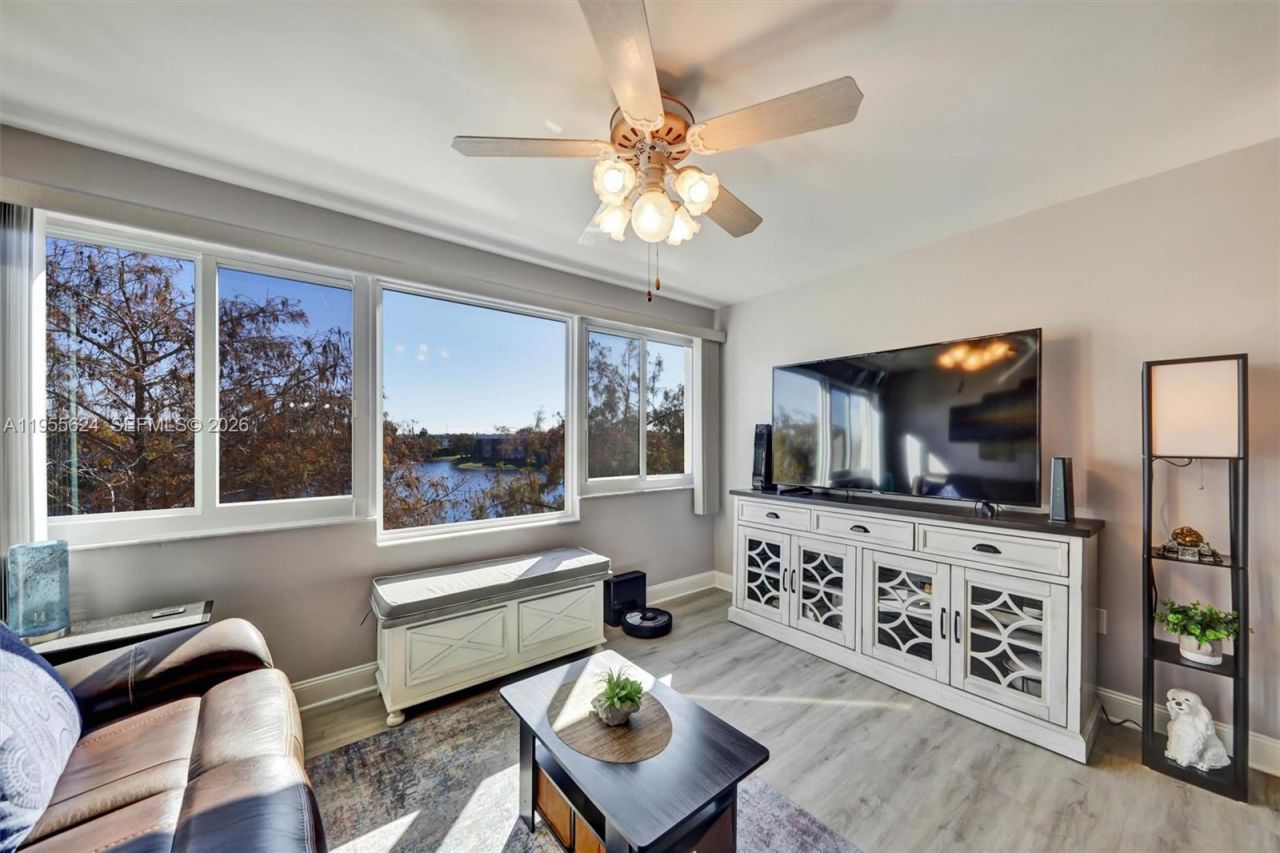 7448 N Devon Dr, Unit 305, Tamarac, FL 33321 Photo