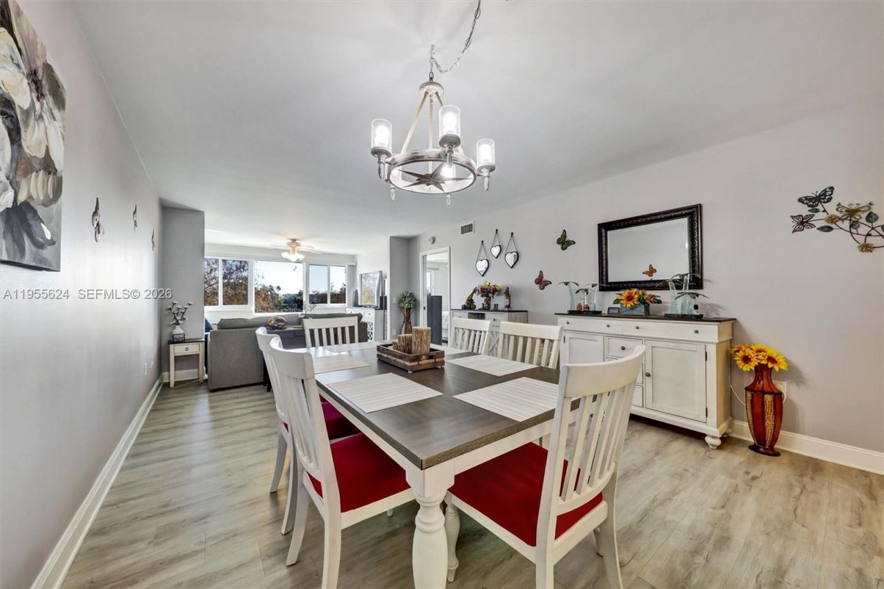 7448 N Devon Dr, Unit 305, Tamarac, FL 33321 Photo