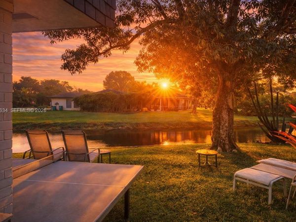 5700 White Hickory Cir, Tamarac, FL 33319