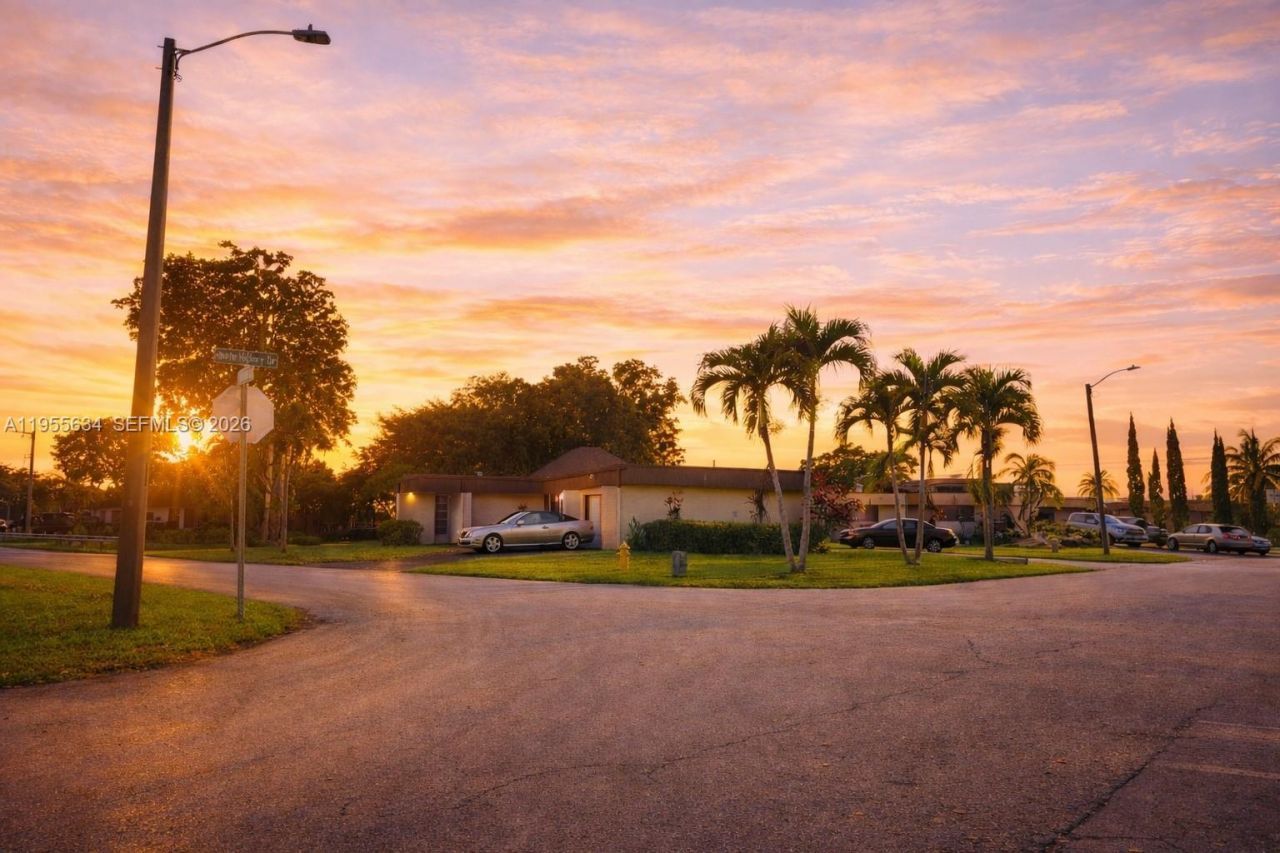 5700 White Hickory Cir, Tamarac, FL 33319 Photo