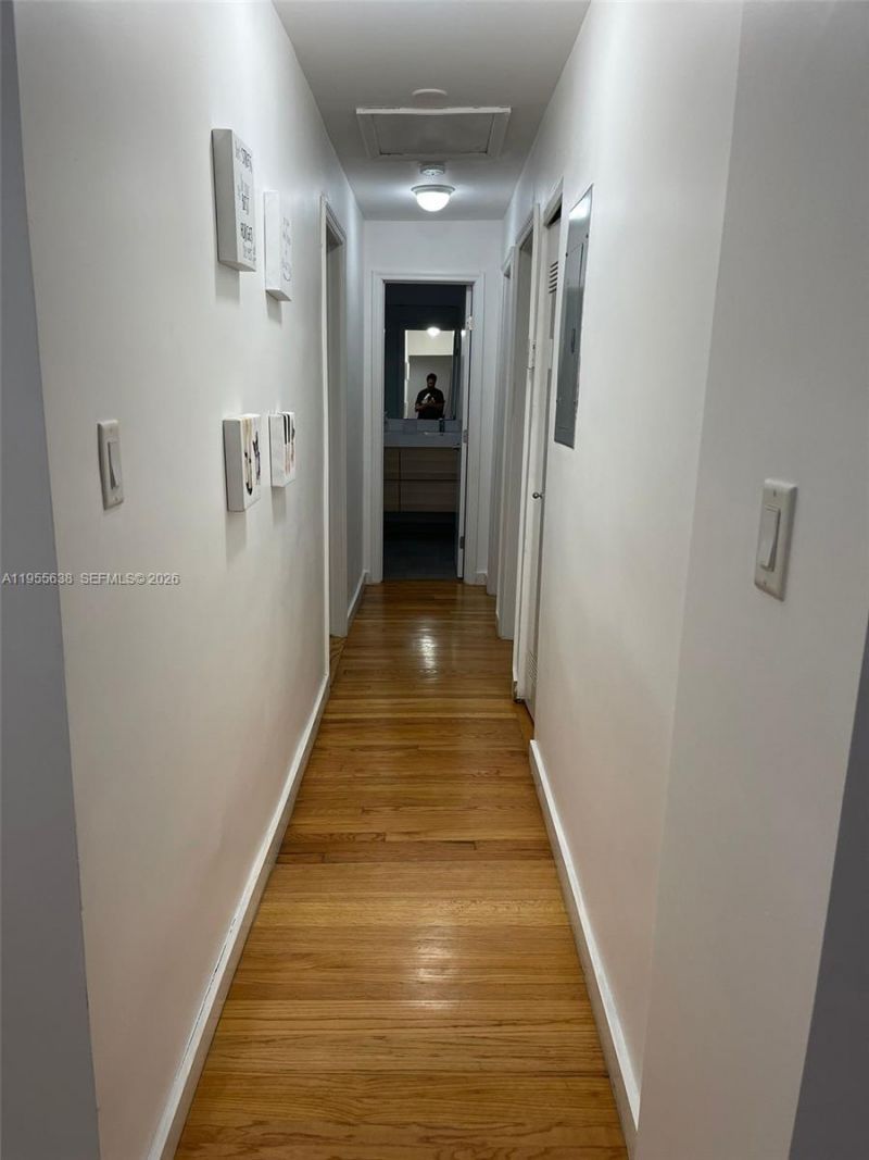 2375 NE 185th St, Miami, FL 33180 Photo