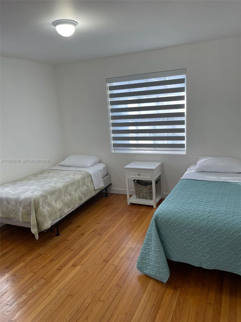 2375 NE 185th St, Miami, FL 33180 Photo