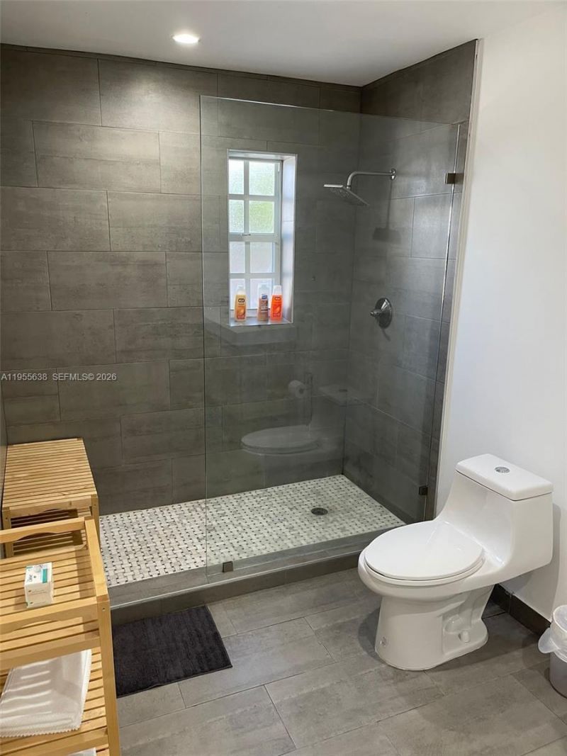 2375 NE 185th St, Miami, FL 33180 Photo