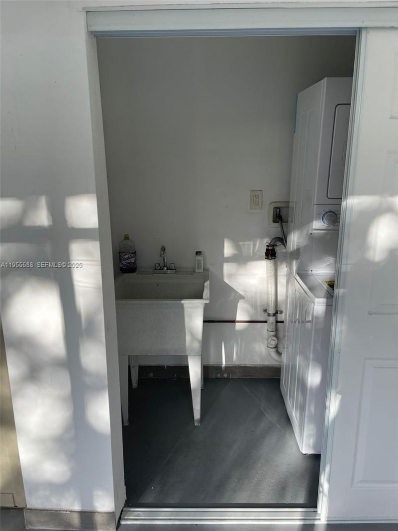 2375 NE 185th St, Miami, FL 33180 Photo