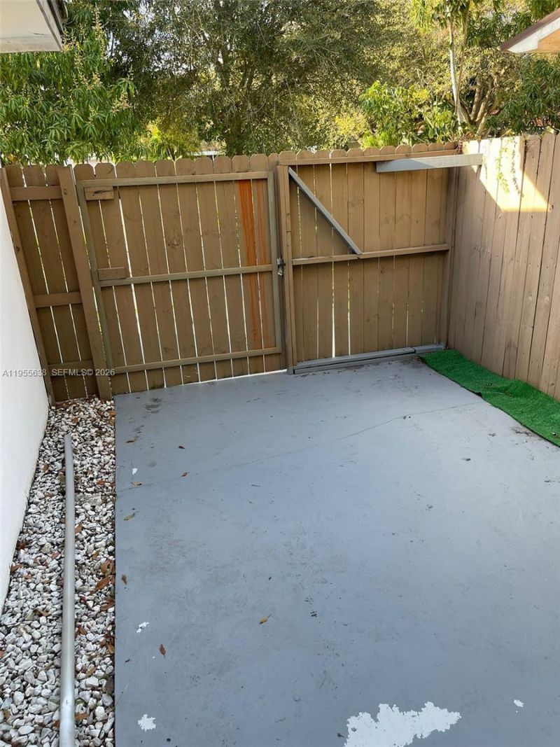 2375 NE 185th St, Miami, FL 33180 Photo