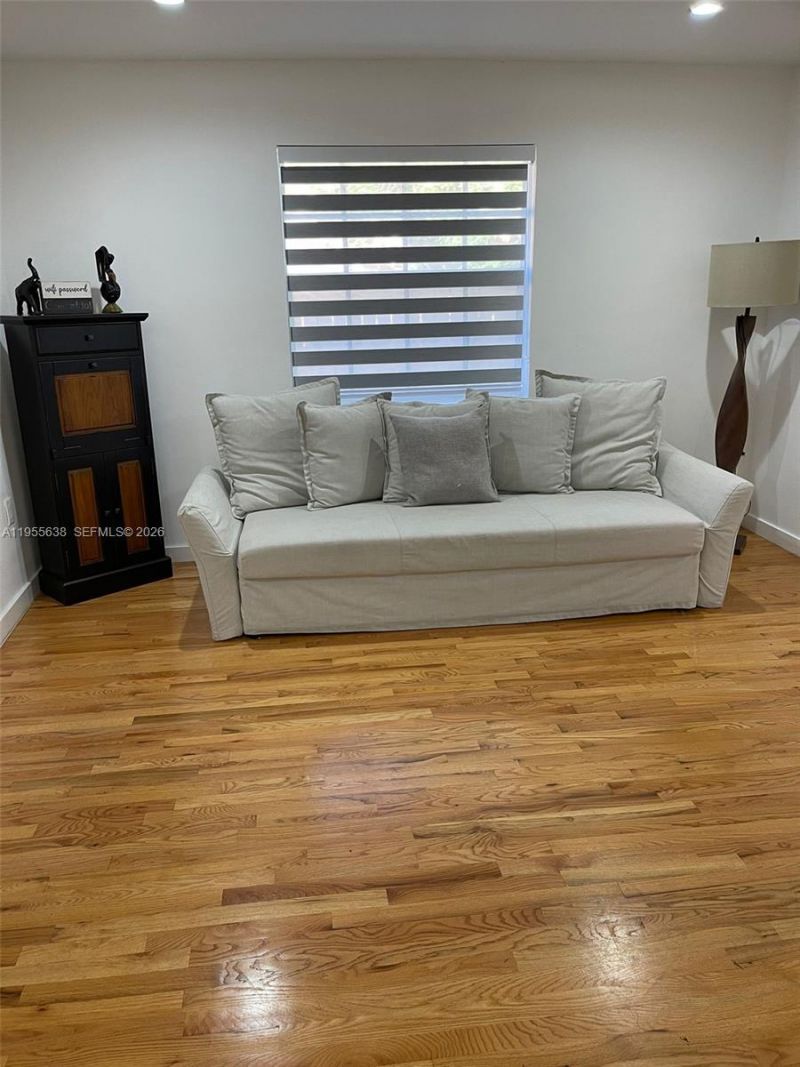 2375 NE 185th St, Miami, FL 33180 Photo