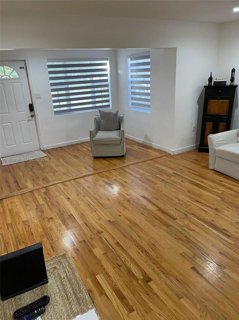 2375 NE 185th St, Miami, FL 33180 Photo