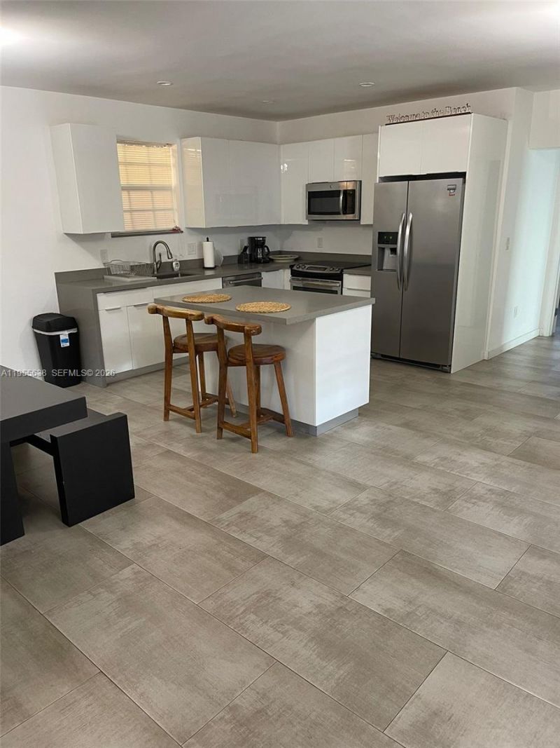 2375 NE 185th St, Miami, FL 33180 Photo