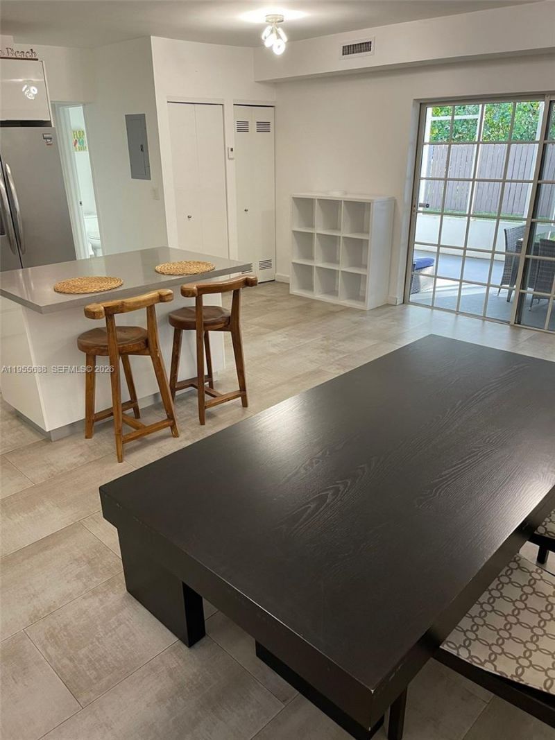 2375 NE 185th St, Miami, FL 33180 Photo