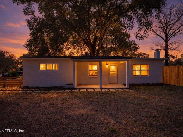 1320 KING ARTHUR Road, Jacksonville, FL 32211