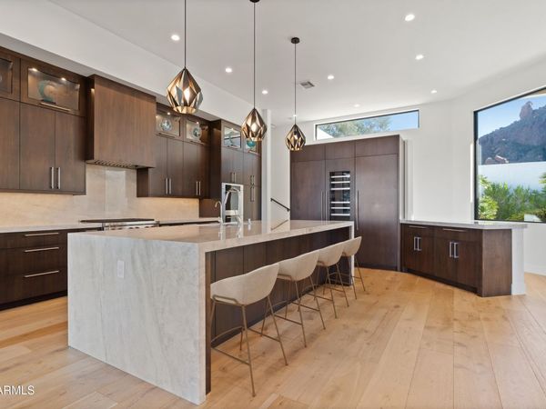 5724 N ECHO CANYON Drive, Phoenix, AZ 85018