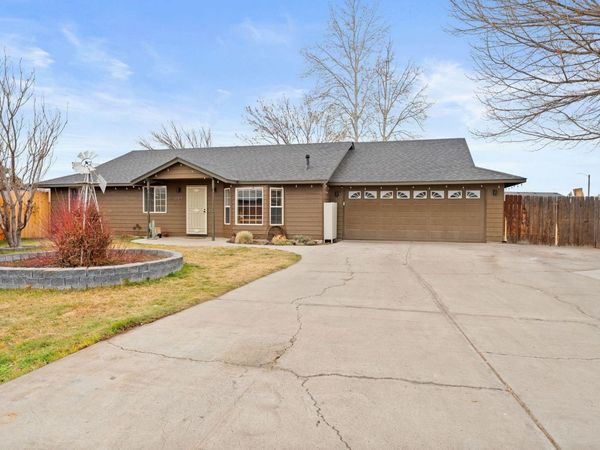 3169 SW Reindeer Court, Redmond, OR 97756