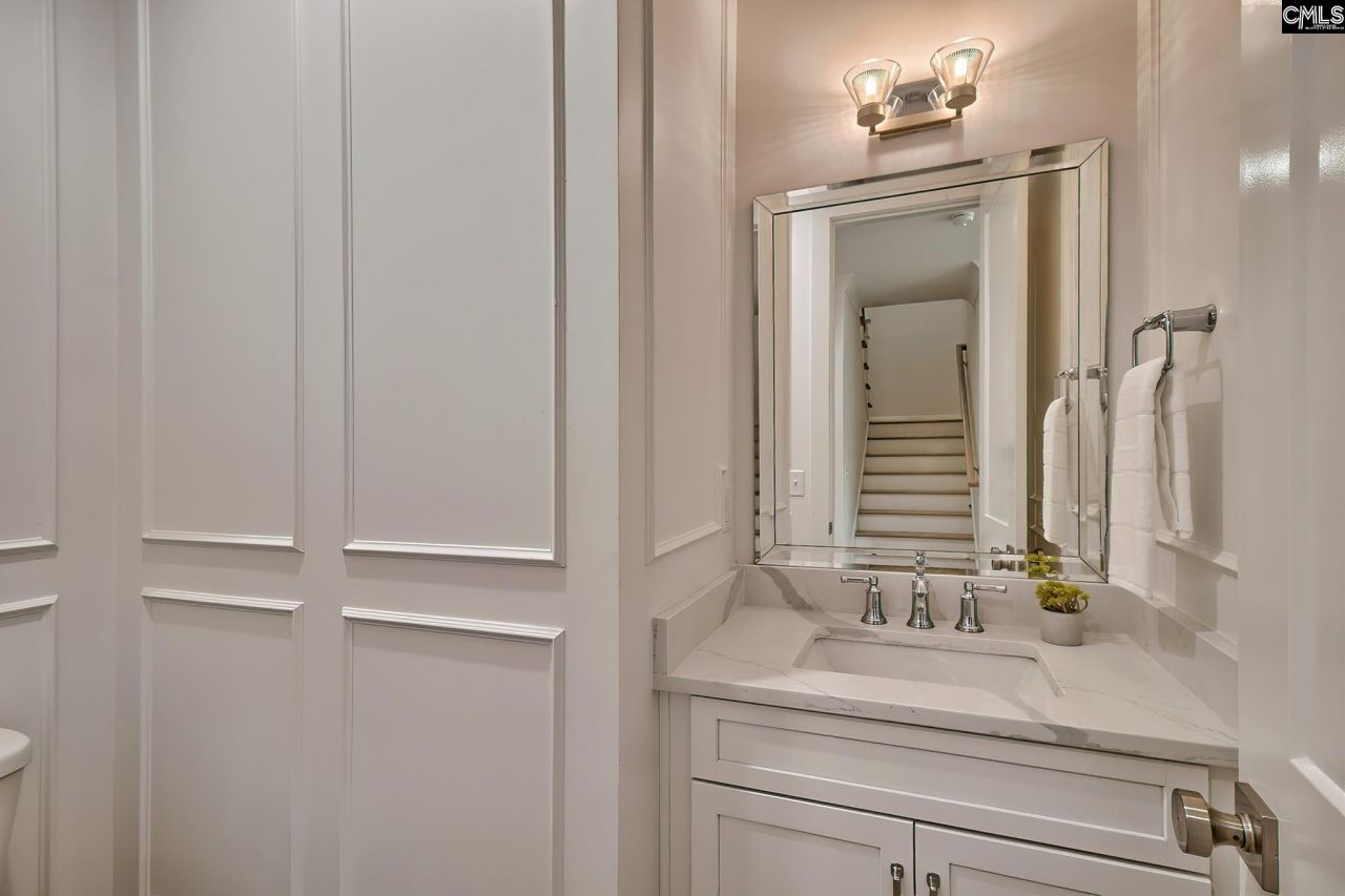 820 Elms Spinney Lane  Photo 16