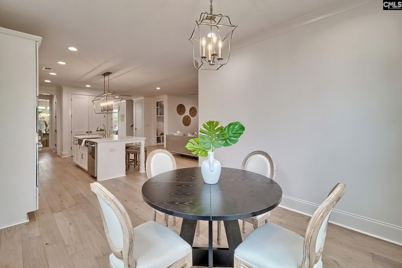 820 Elms Spinney Lane  Photo 9