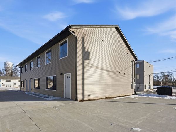 225 Clymer Road, Hiawatha, IA 52233