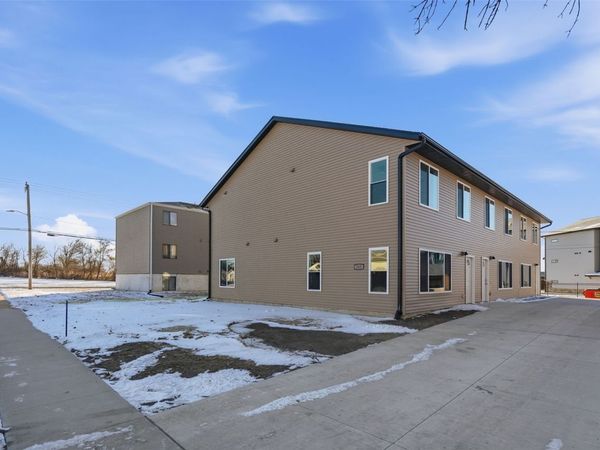 225 Clymer Road, Hiawatha, IA 52233