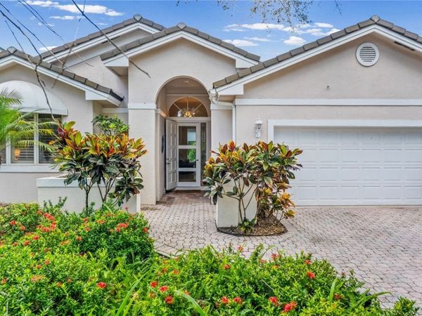 240 S Peppertree Drive, Vero Beach, FL 32963