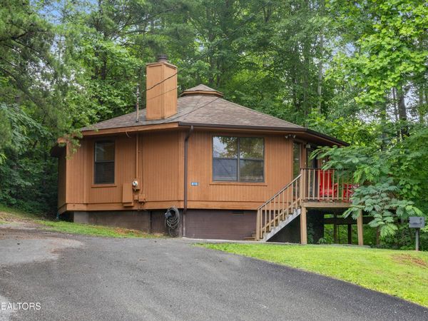810 Valley View Lane, Gatlinburg, TN 37738