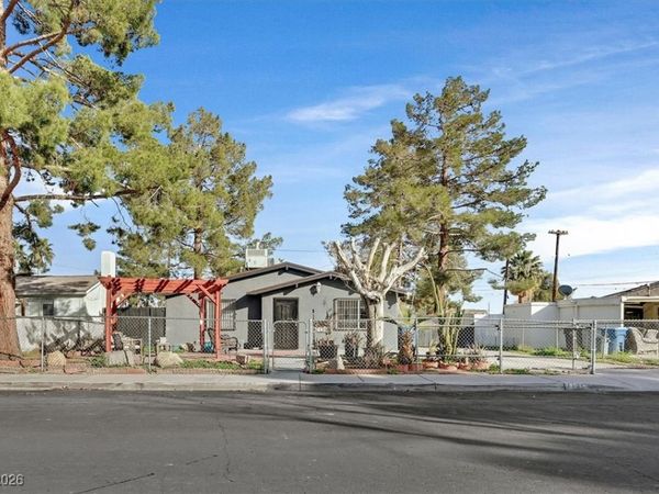 1135 S 10th Street, Las Vegas, NV 89104