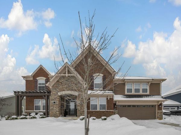 8427 Chesapeake Way NW, Pickerington, OH 43147