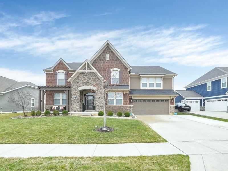 8427 Chesapeake Way NW, Pickerington, OH 43147 Photo 1