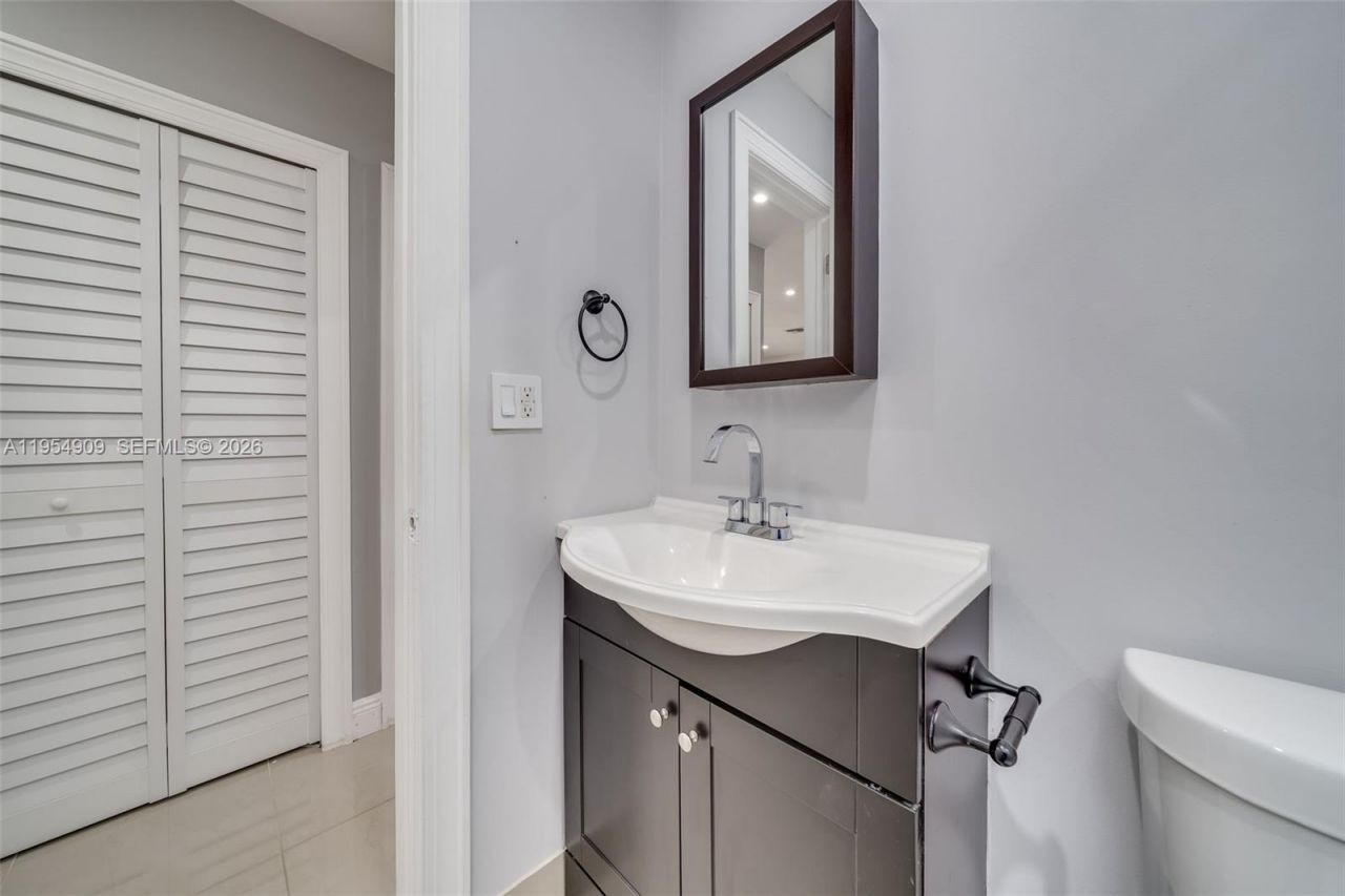 11800 SW 35th St, Miami, FL 33175 Photo