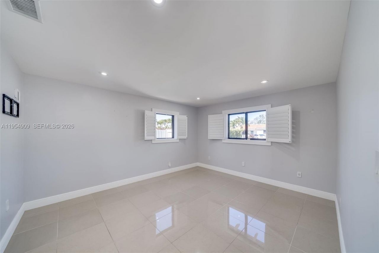 11800 SW 35th St, Miami, FL 33175 Photo